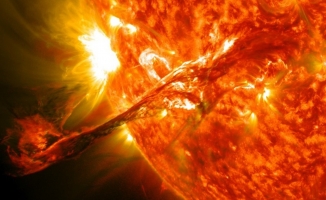 Dünya'nın Güneş'ten gelen büyük bir patlamayla çarpmasından sonra büyük güneş fırtınası uyarısı yayınlandı