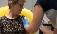 Bilim adamları virüsü tedavi etmek için Covid aşısını kullanırken dünyada bir ilk yaşandı